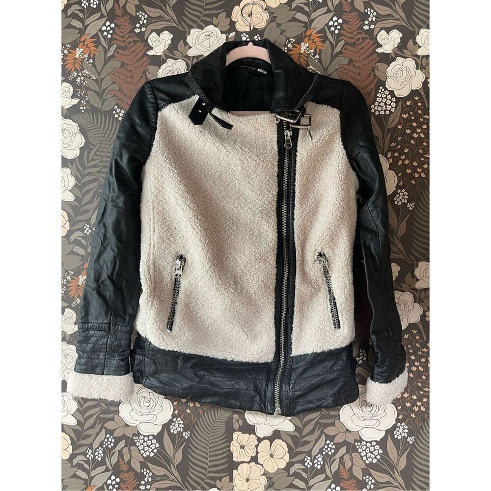 Slate & Willow Women's Black & Cream Faux Sherpa Aviator Leather Moto Jacket XS - Picture 12 of 13